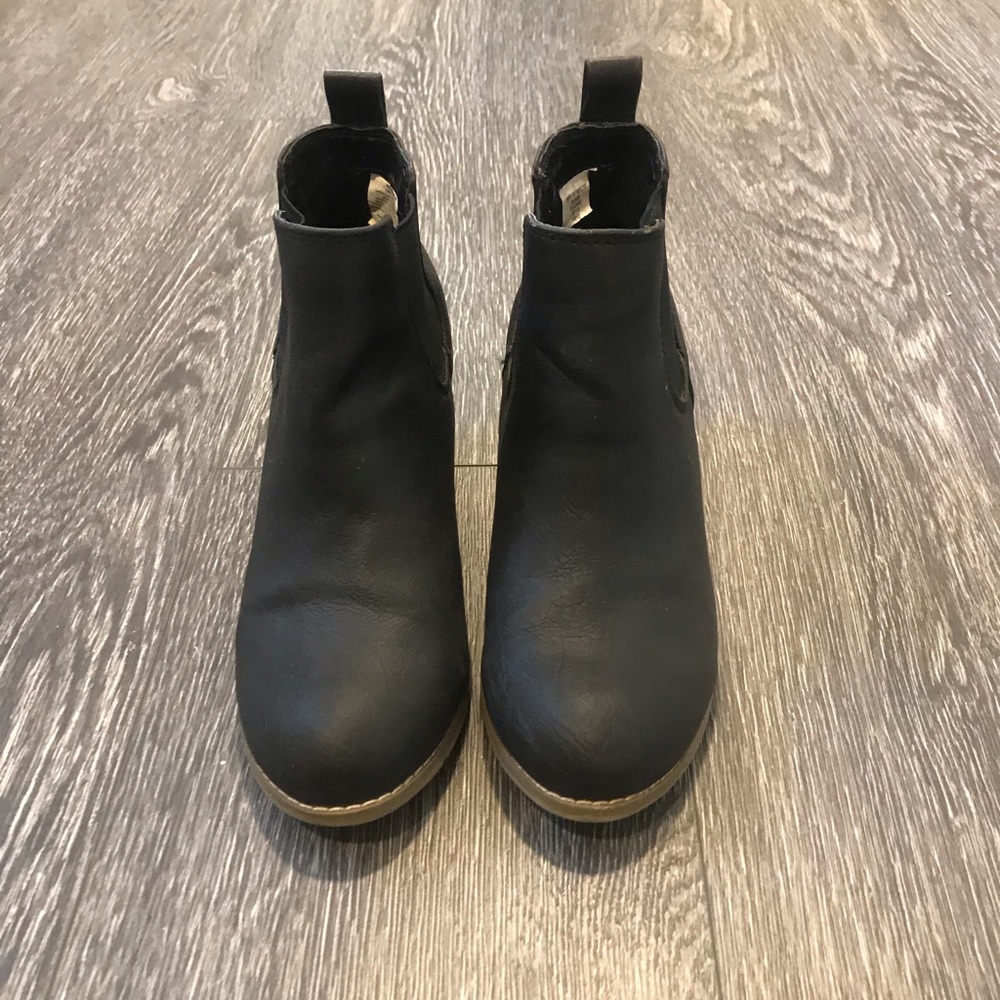 Perfect little black booties!! Size 6